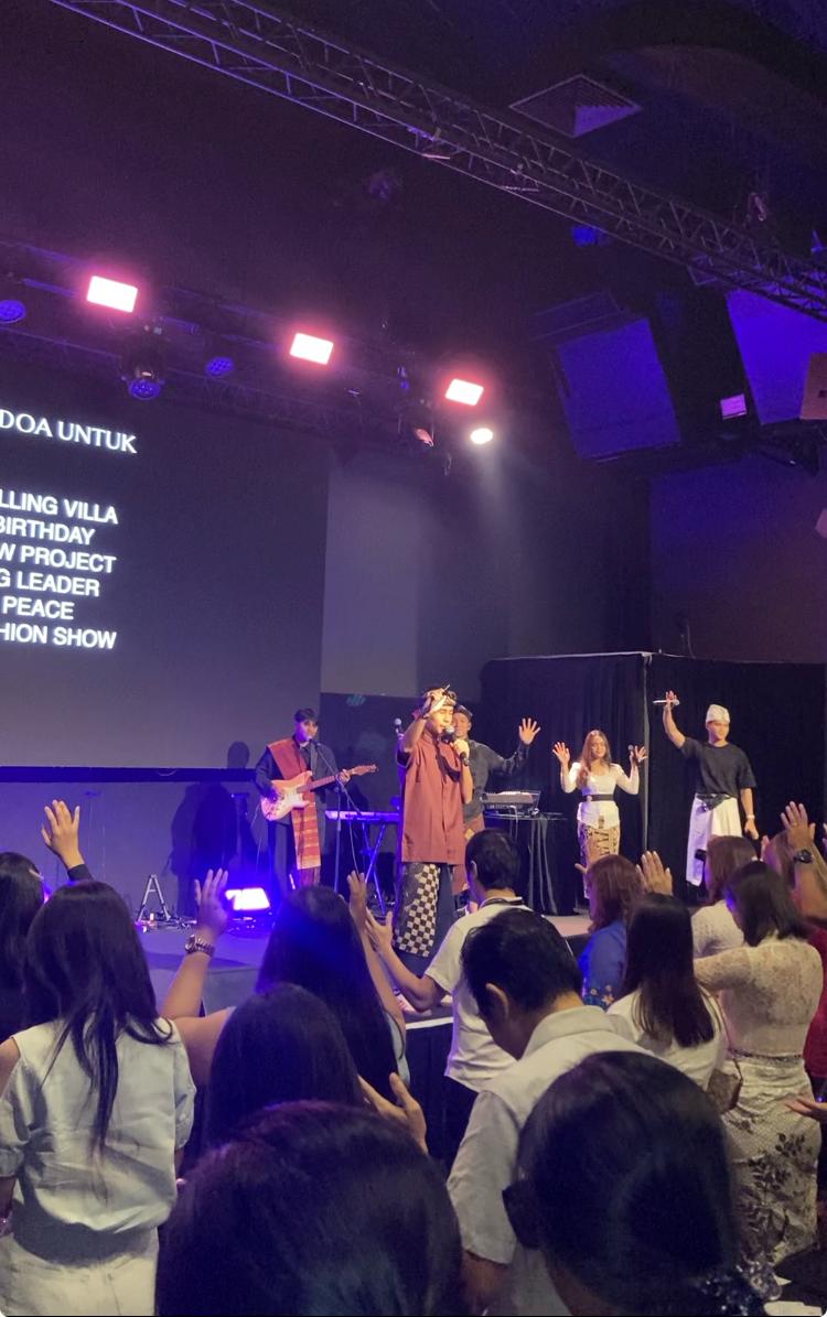 prayer_request_leader_at_church